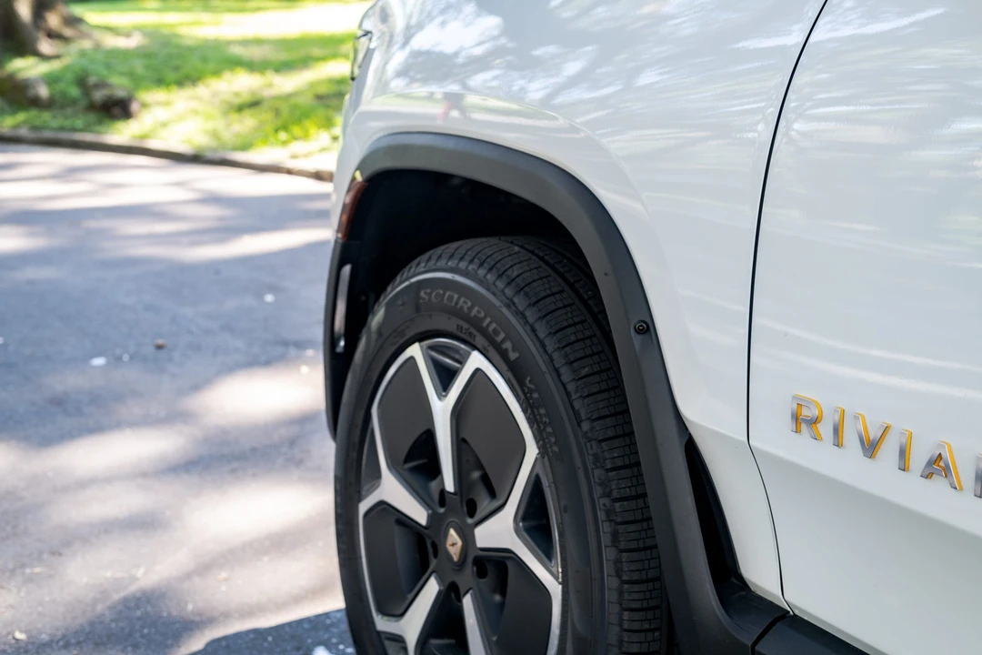 2022 Rivian R1T - Image 11 of 31
