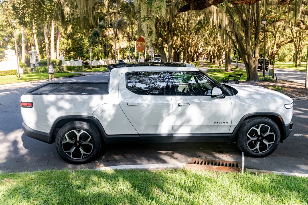 2022 Rivian R1T - Image 5 of 31