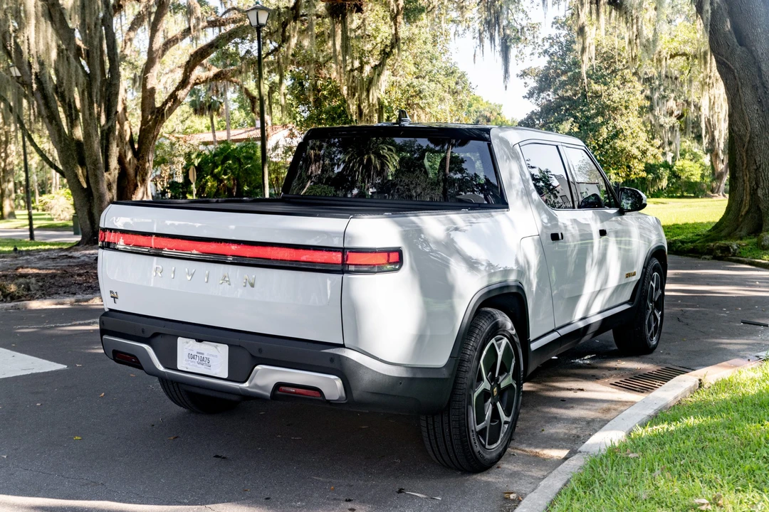 2022 Rivian R1T - Image 6 of 31