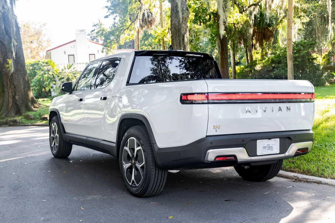 2022 Rivian R1T - Image 8 of 31
