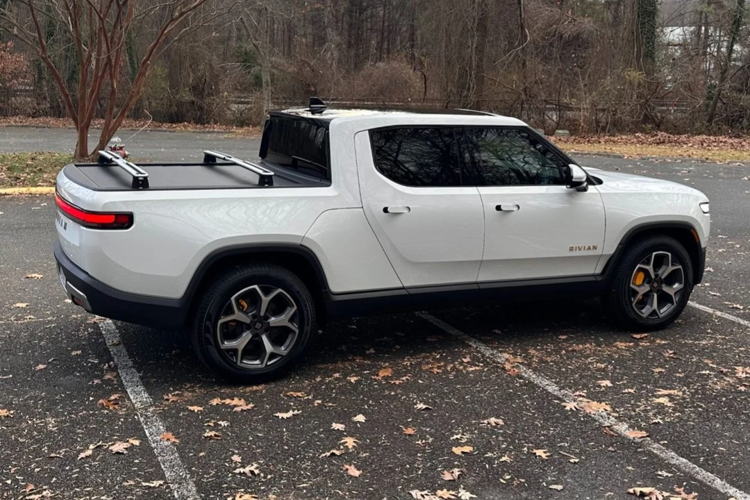 2022 Rivian R1T - Image 7 of 31
