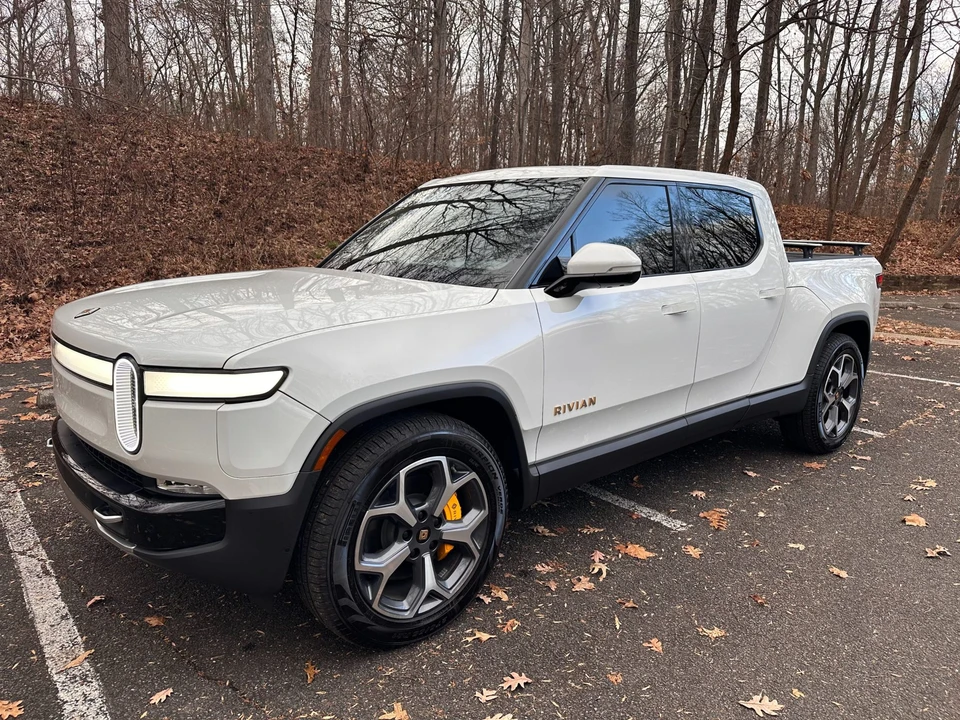 2022 Rivian R1T - Image 3 of 31
