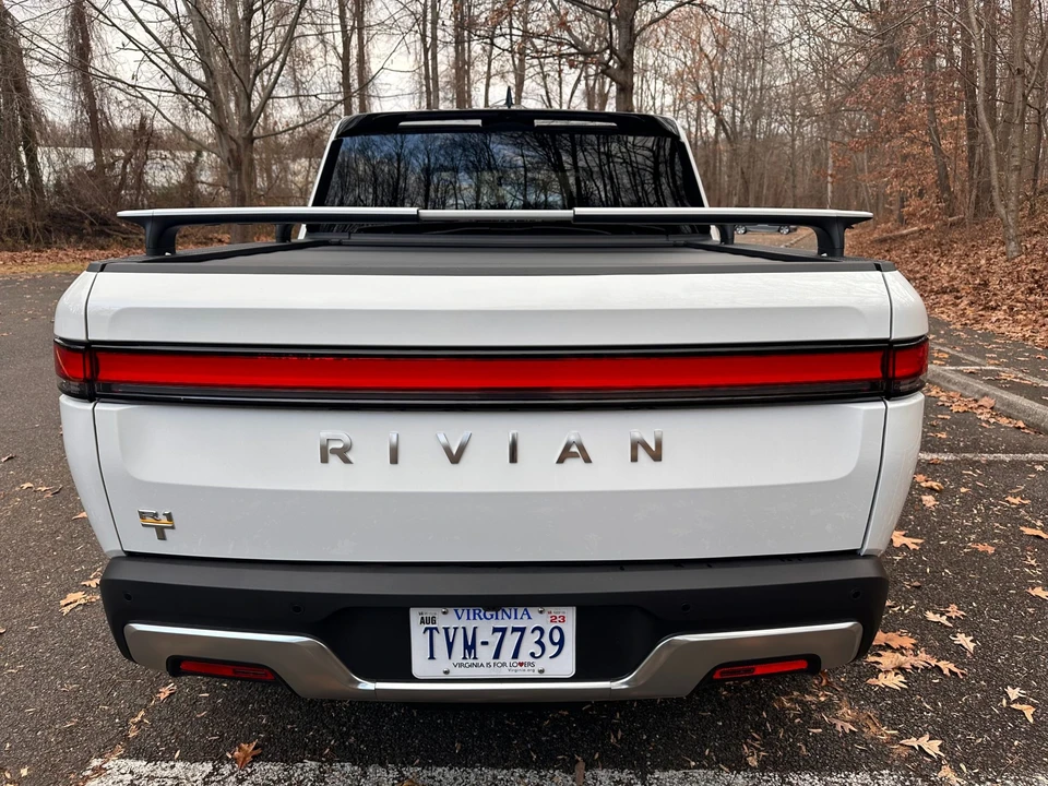 2022 Rivian R1T - Image 10 of 31