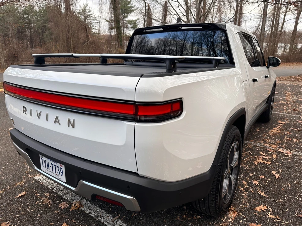 2022 Rivian R1T - Image 9 of 31