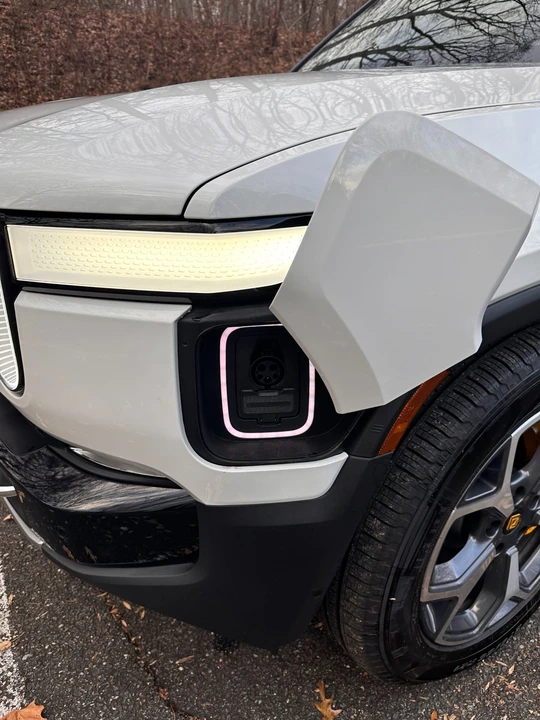 2022 Rivian R1T - Image 21 of 31
