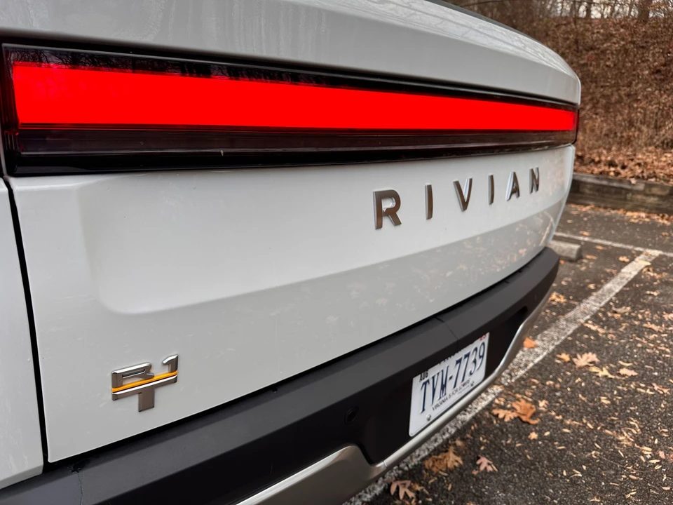 2022 Rivian R1T - Image 28 of 31
