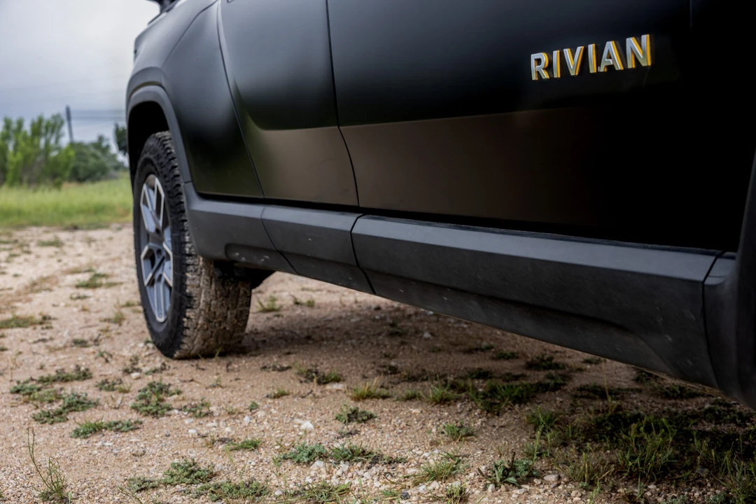 2022 Rivian R1T - Image 27 of 31