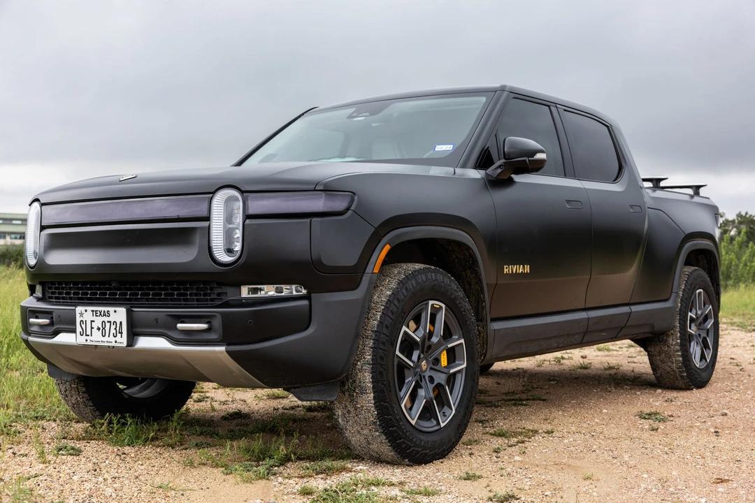 2022 Rivian R1T - Image 2 of 31