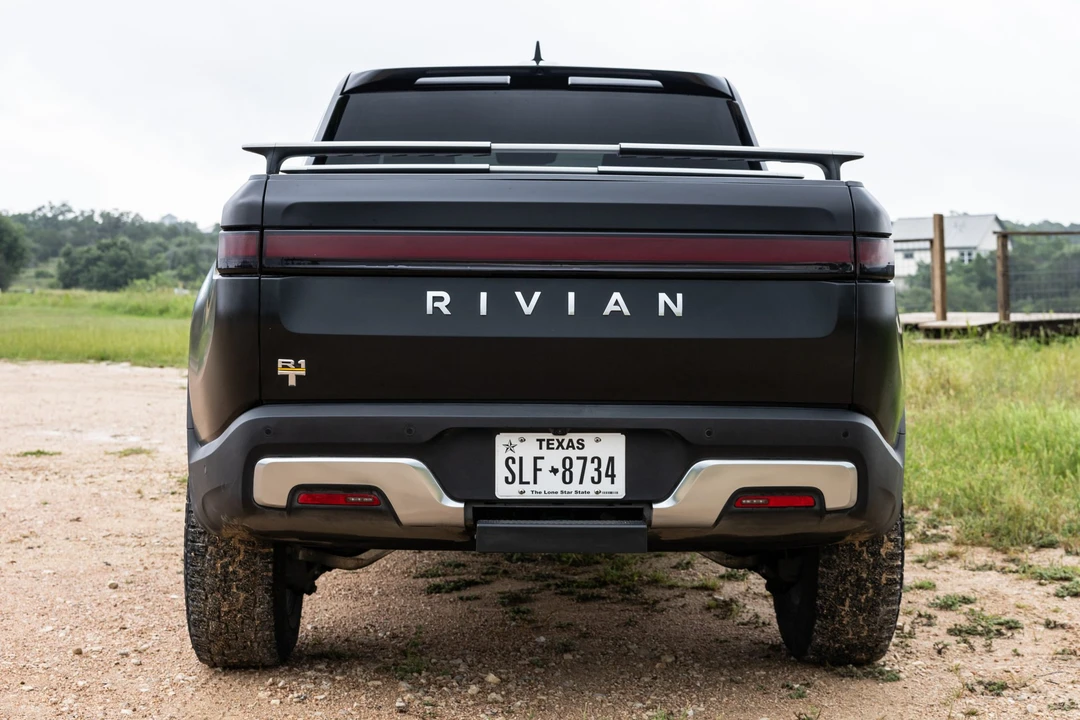 2022 Rivian R1T - Image 7 of 31
