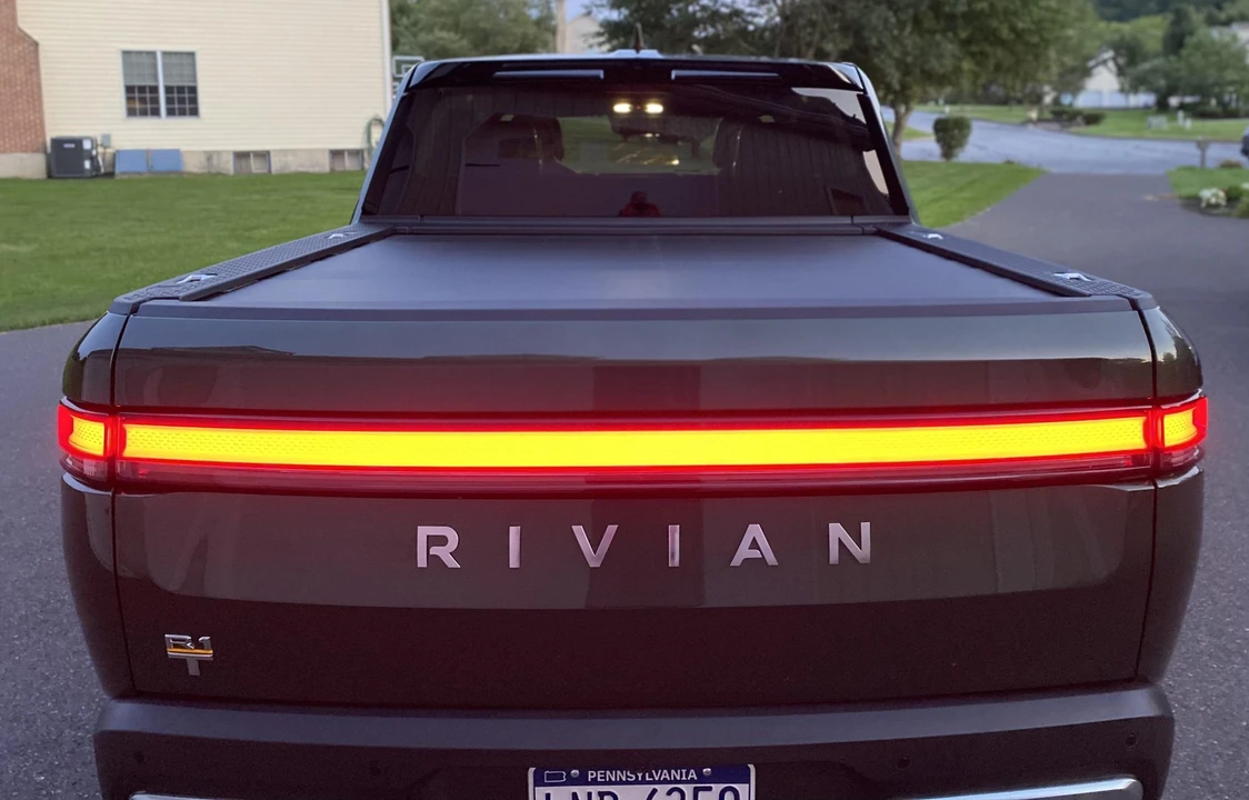 2022 Rivian R1T - Image 9 of 31