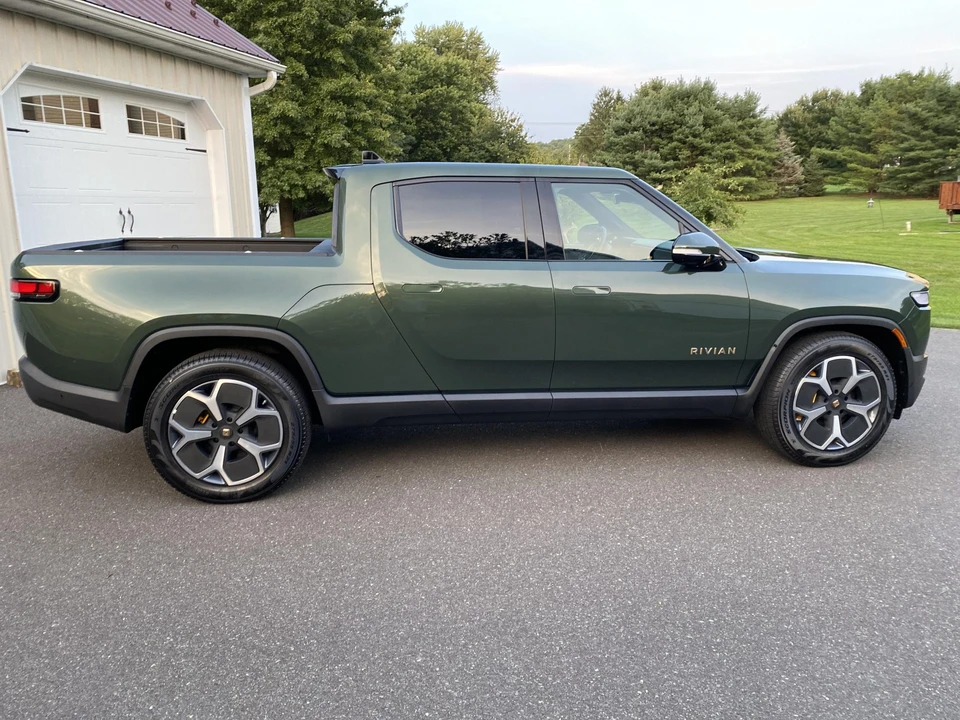 2022 Rivian R1T - Image 5 of 31