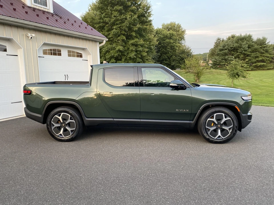 2022 Rivian R1T - Image 4 of 31
