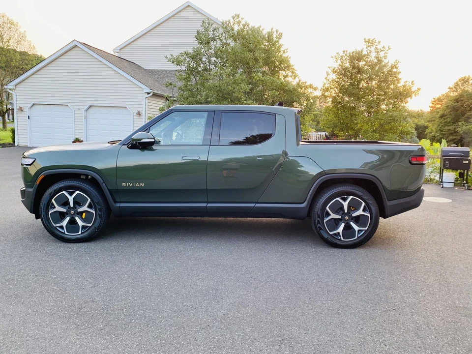 2022 Rivian R1T - Image 13 of 31