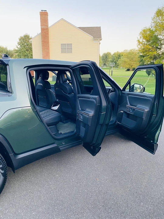 2022 Rivian R1T - Image 28 of 31