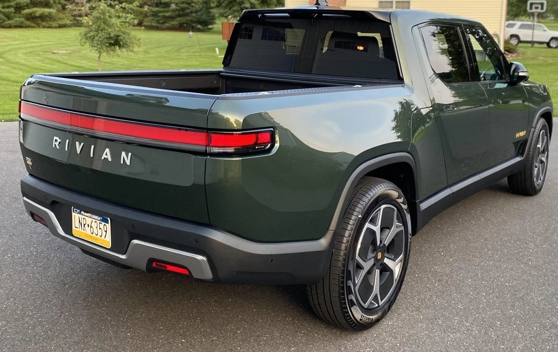 2022 Rivian R1T - Image 7 of 31