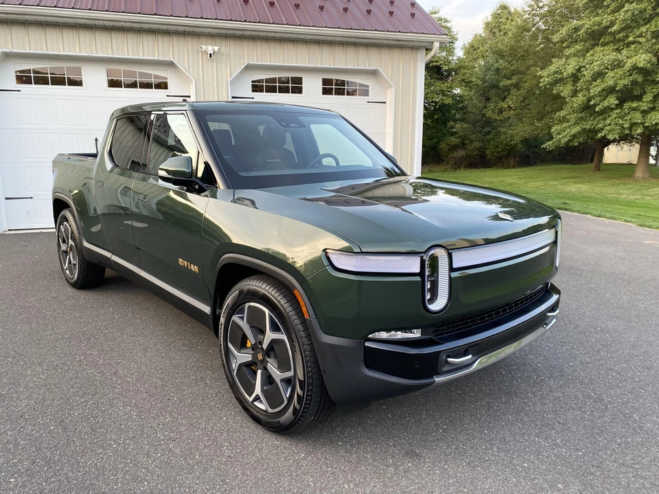 2022 Rivian R1T - Image 2 of 31