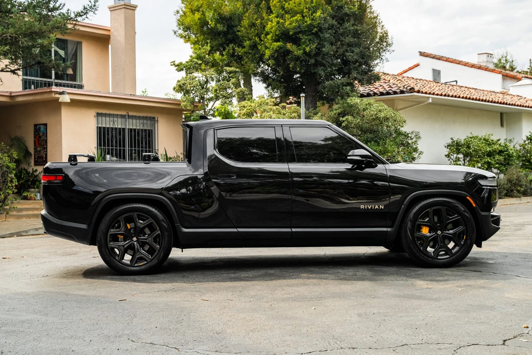 2022 Rivian R1T - Image 9 of 31