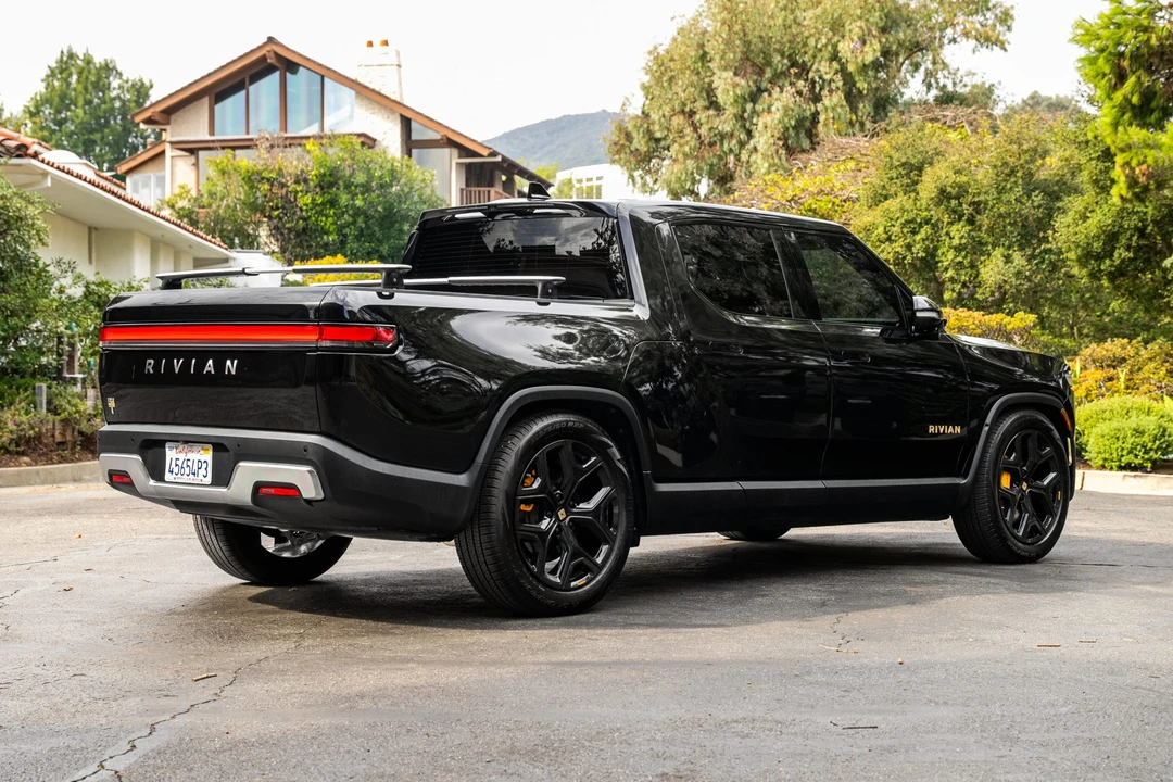 2022 Rivian R1T - Image 8 of 31