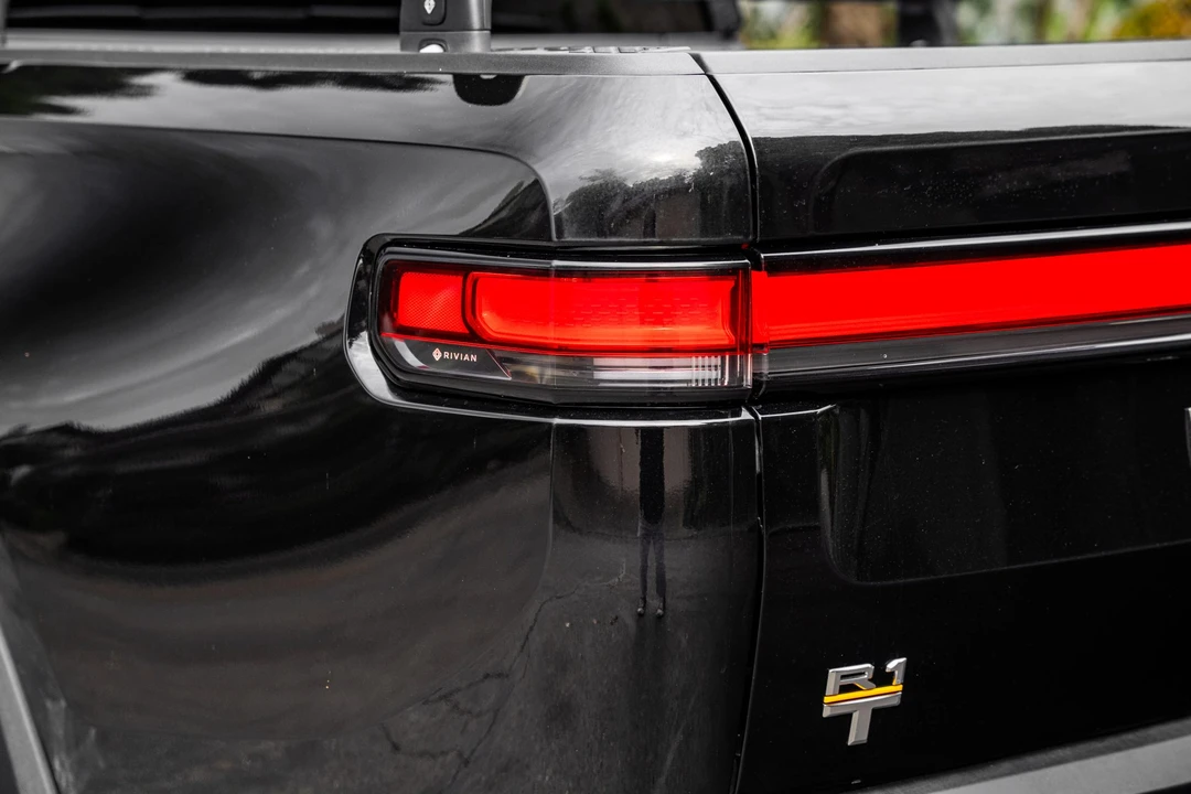 2022 Rivian R1T - Image 19 of 31