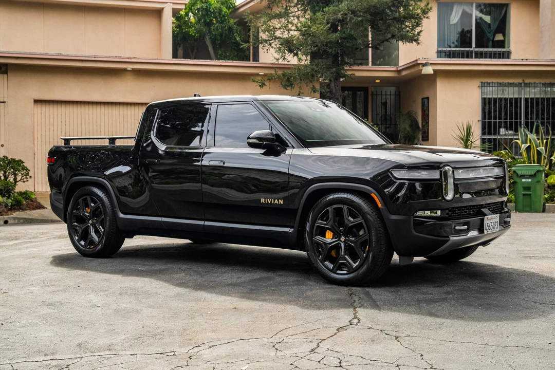 2022 Rivian R1T - Image 2 of 31