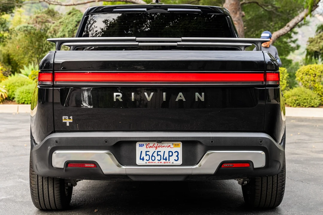 2022 Rivian R1T - Image 12 of 31