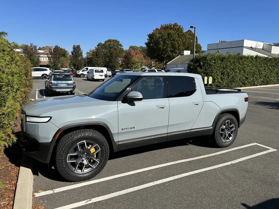 2022 Rivian R1T - Image 6 of 31