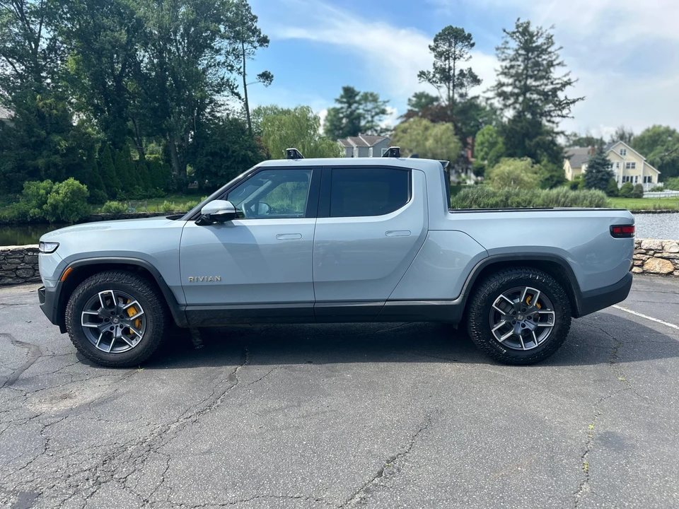 2022 Rivian R1T - Image 7 of 31