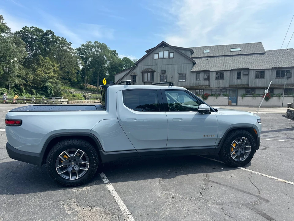 2022 Rivian R1T - Image 15 of 31