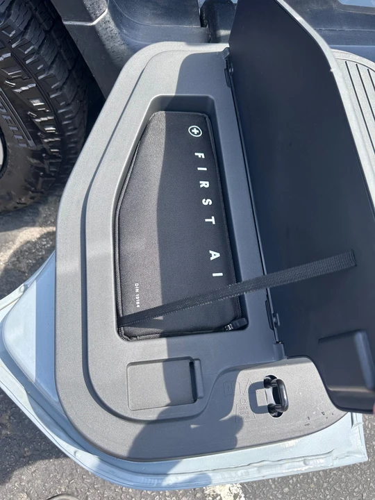 2022 Rivian R1T - Image 24 of 31