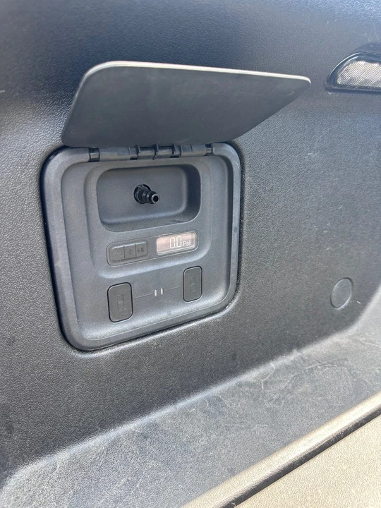 2022 Rivian R1T - Image 29 of 31