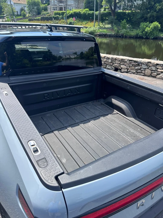 2022 Rivian R1T - Image 26 of 31