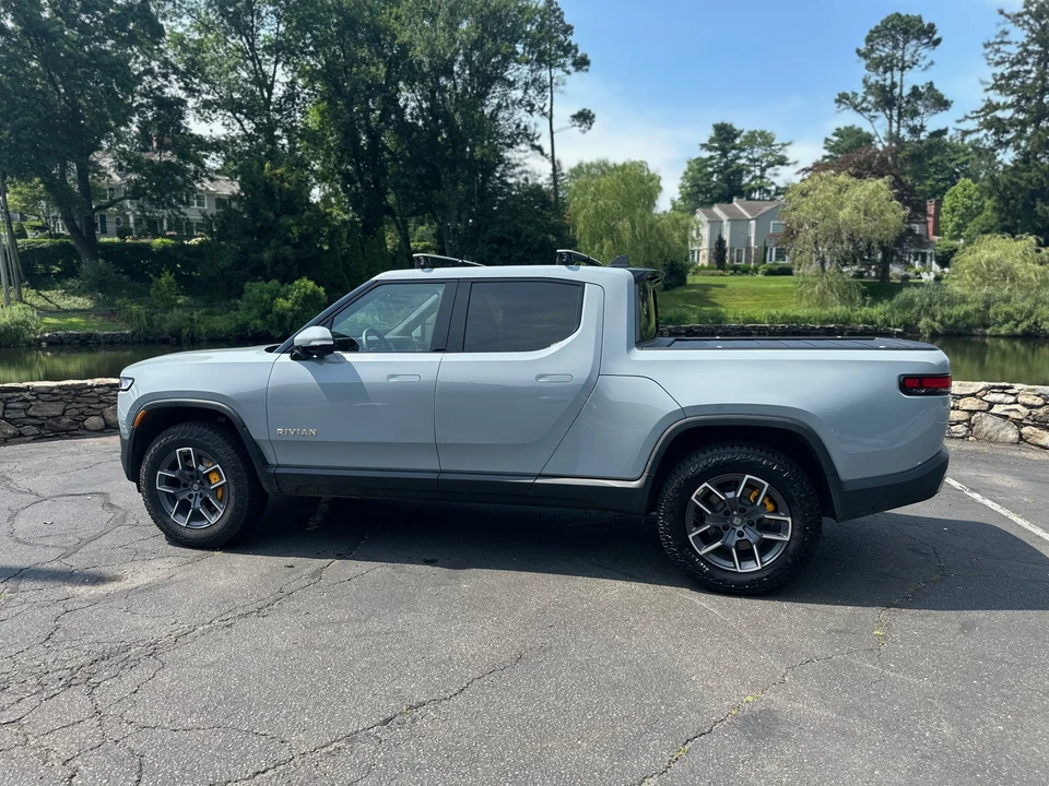 2022 Rivian R1T - Image 10 of 31