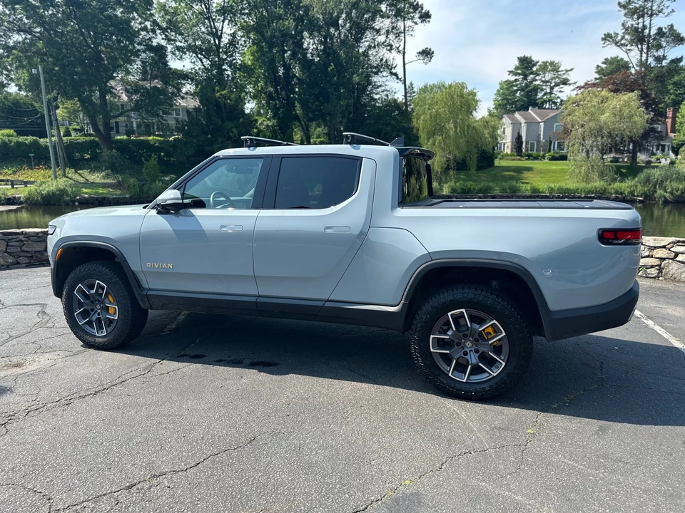 2022 Rivian R1T - Image 9 of 31