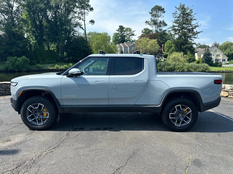 2022 Rivian R1T - Image 8 of 31