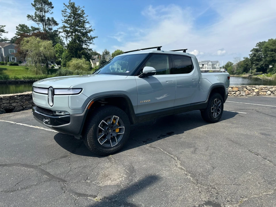 2022 Rivian R1T - Image 3 of 31