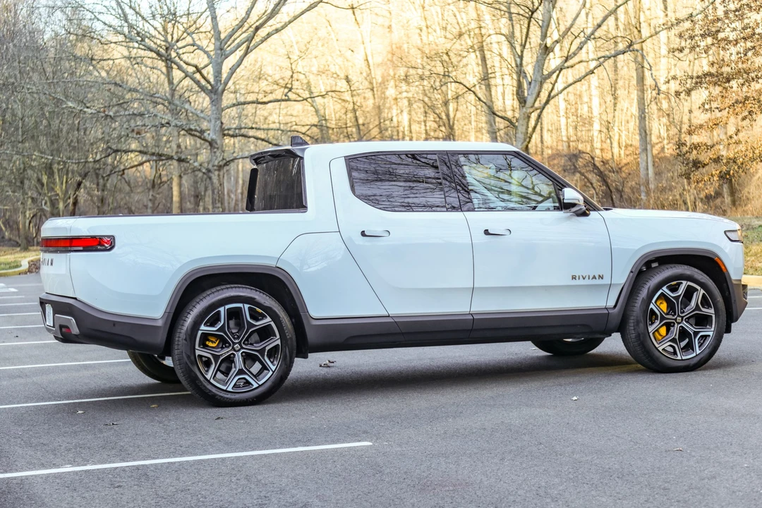 2022 Rivian R1T - Image 11 of 31