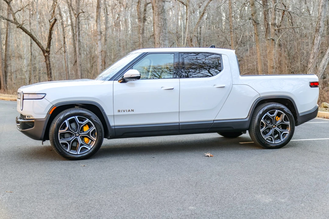 2022 Rivian R1T - Image 2 of 31