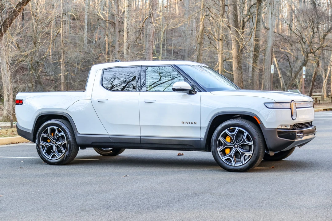 2022 Rivian R1T - Image 9 of 31