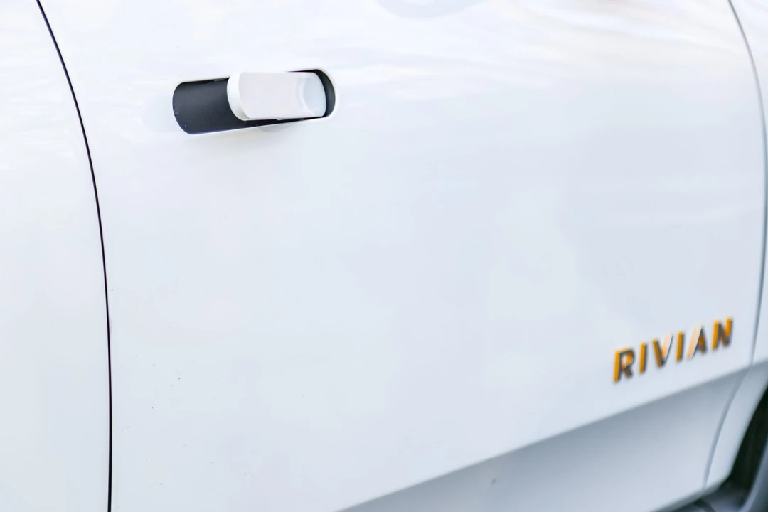 2022 Rivian R1T - Image 27 of 31