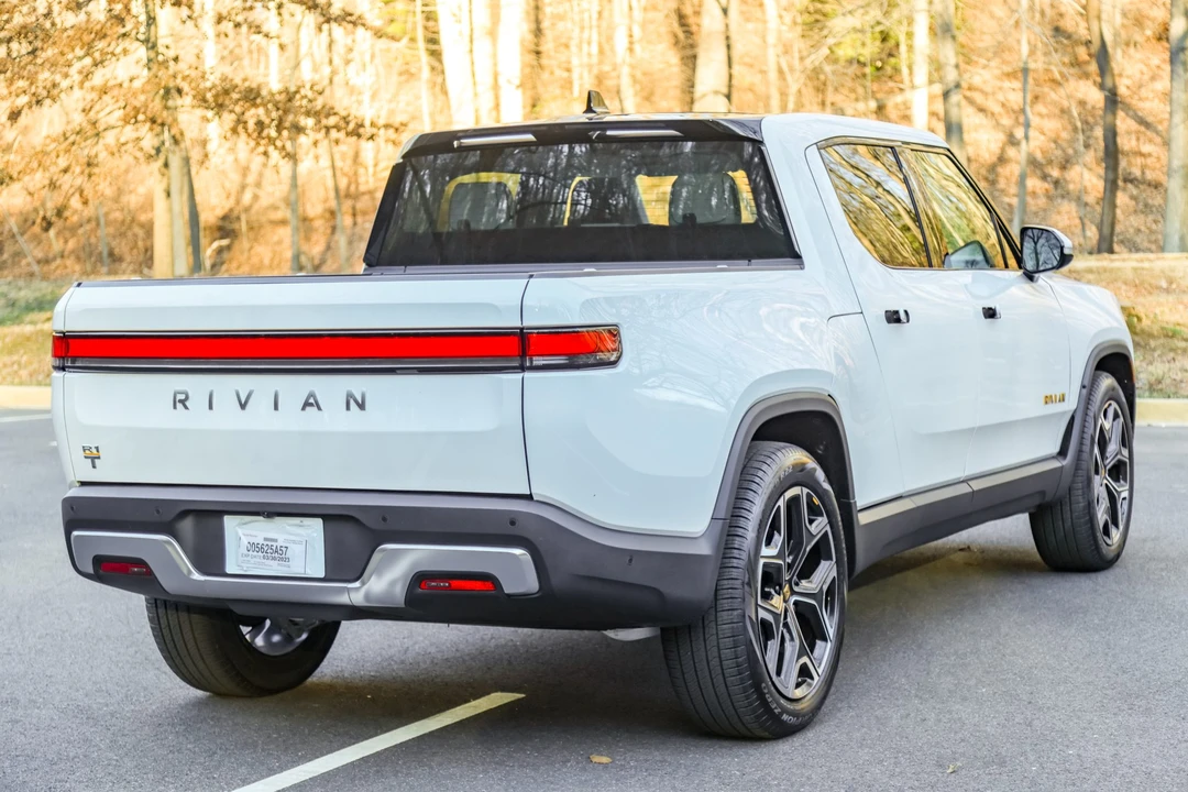 2022 Rivian R1T - Image 13 of 31