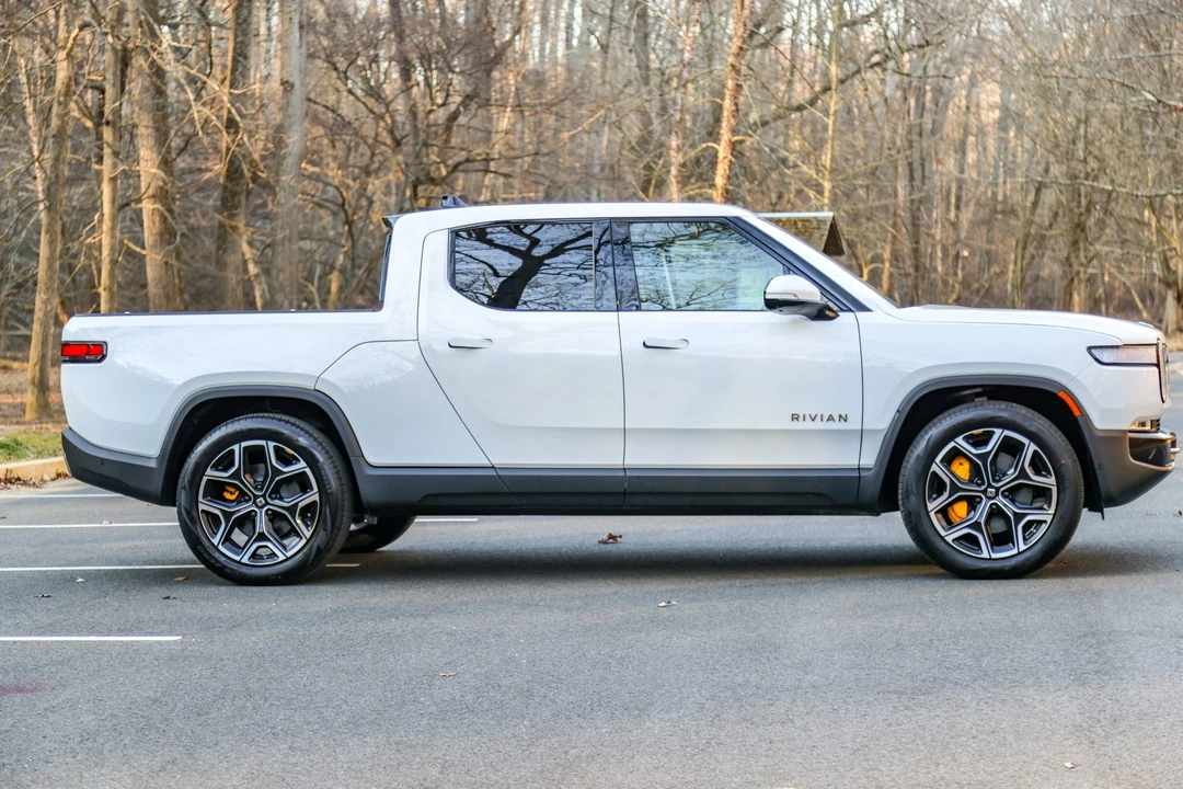 2022 Rivian R1T - Image 10 of 31