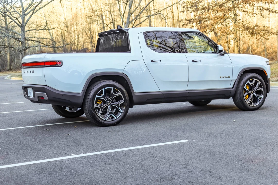 2022 Rivian R1T - Image 12 of 31