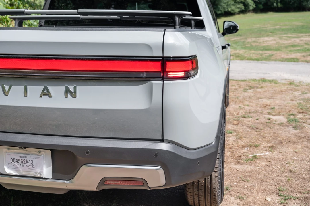 2022 Rivian R1T - Image 17 of 31