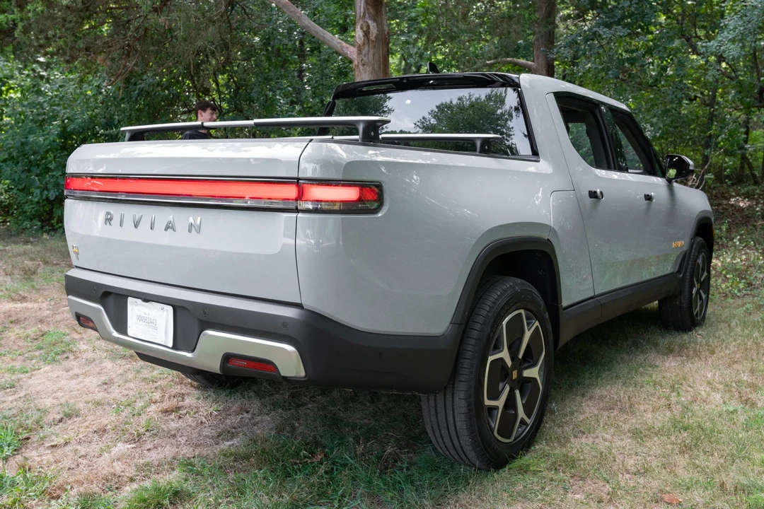 2022 Rivian R1T - Image 6 of 31