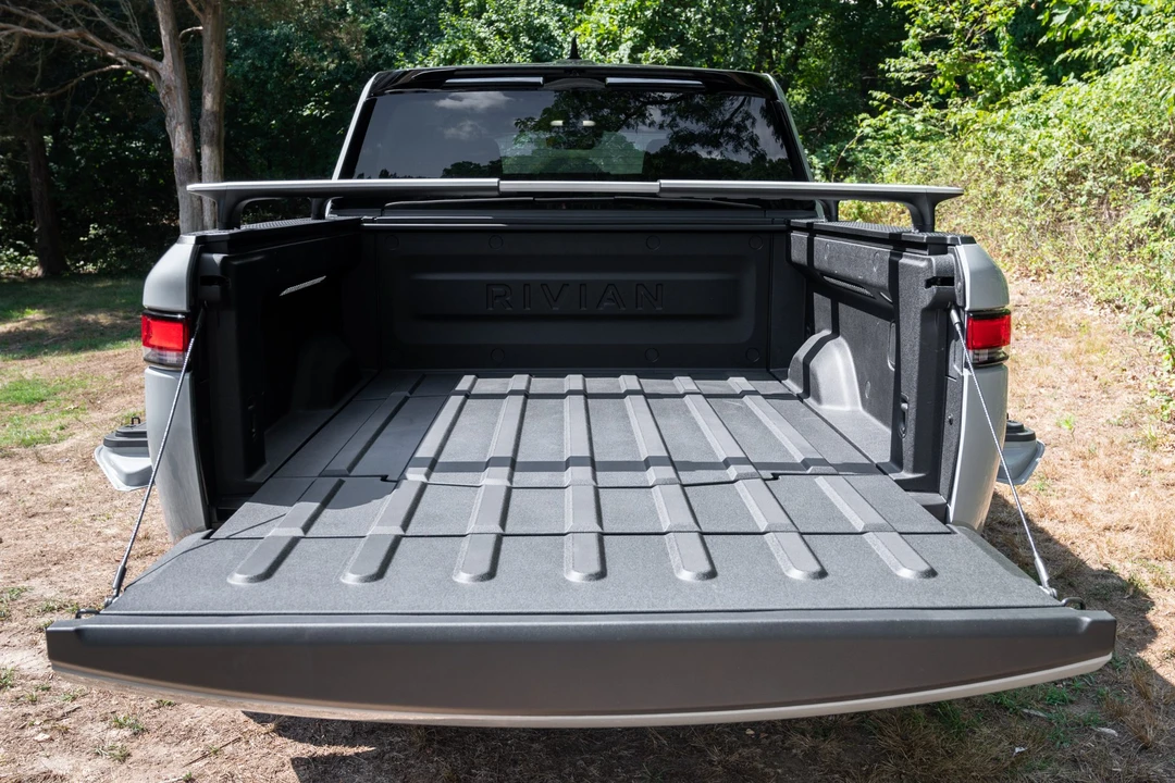 2022 Rivian R1T - Image 9 of 31