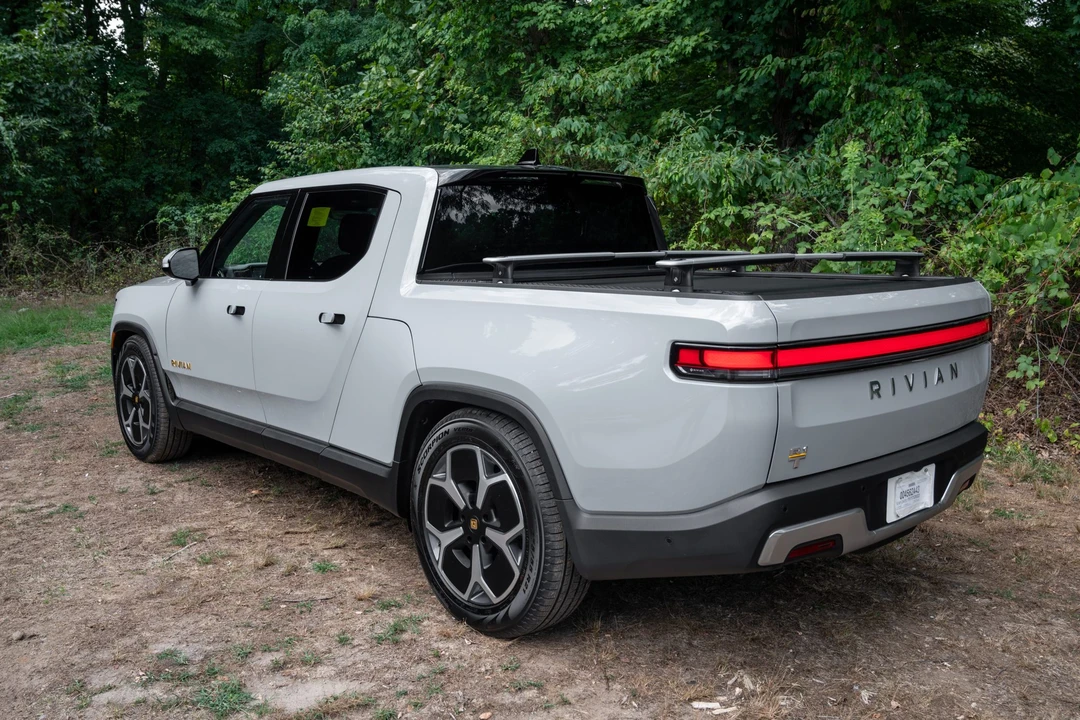 2022 Rivian R1T - Image 10 of 31