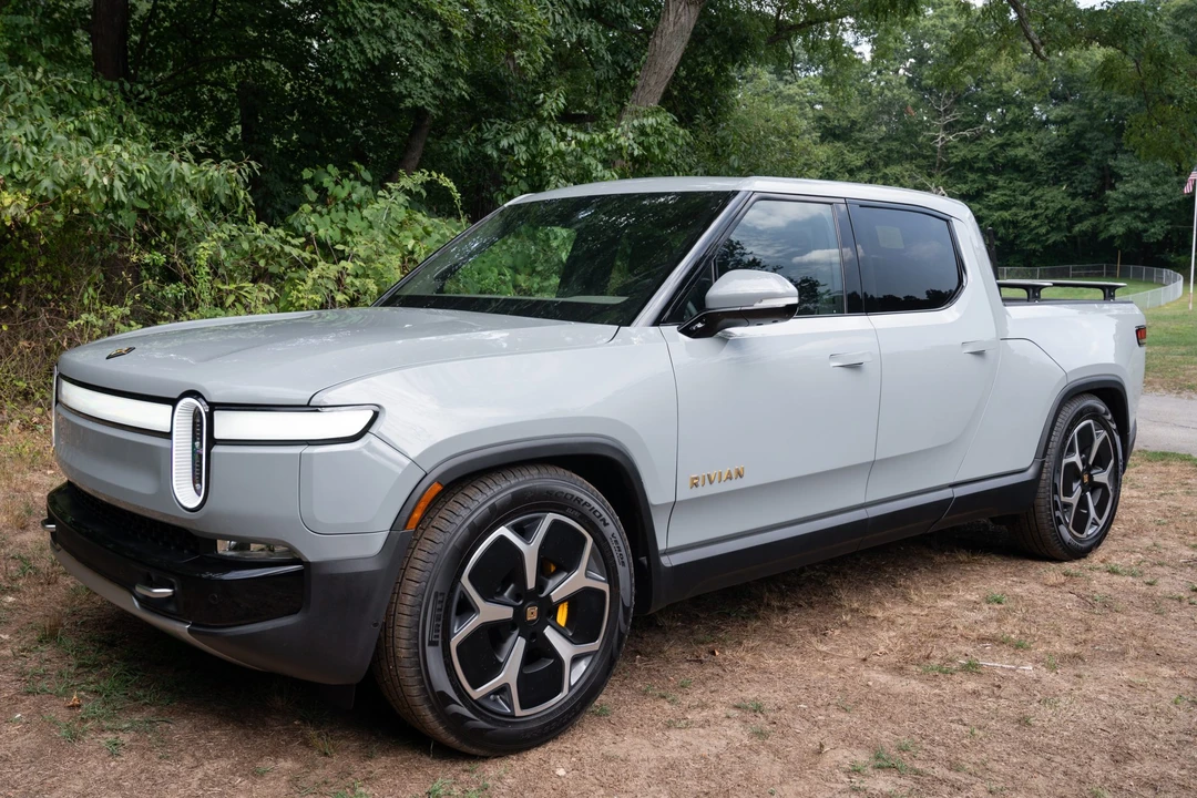 2022 Rivian R1T - Image 2 of 31
