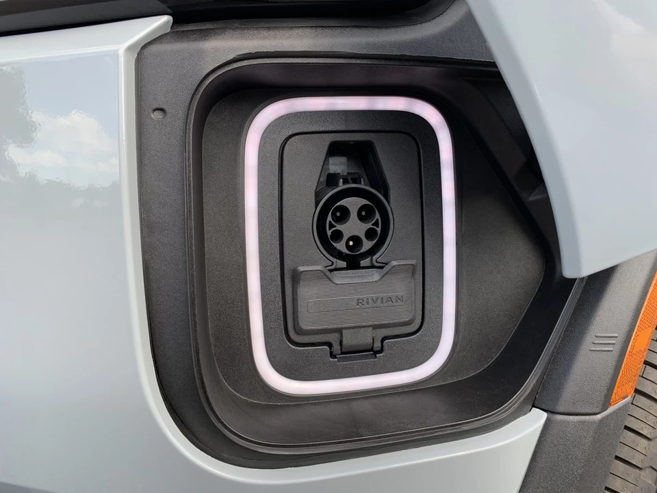 2022 Rivian R1T - Image 25 of 31