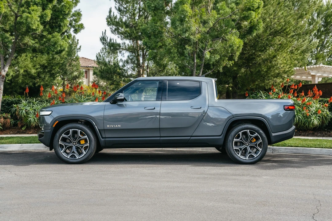 2022 Rivian R1T - Image 3 of 31