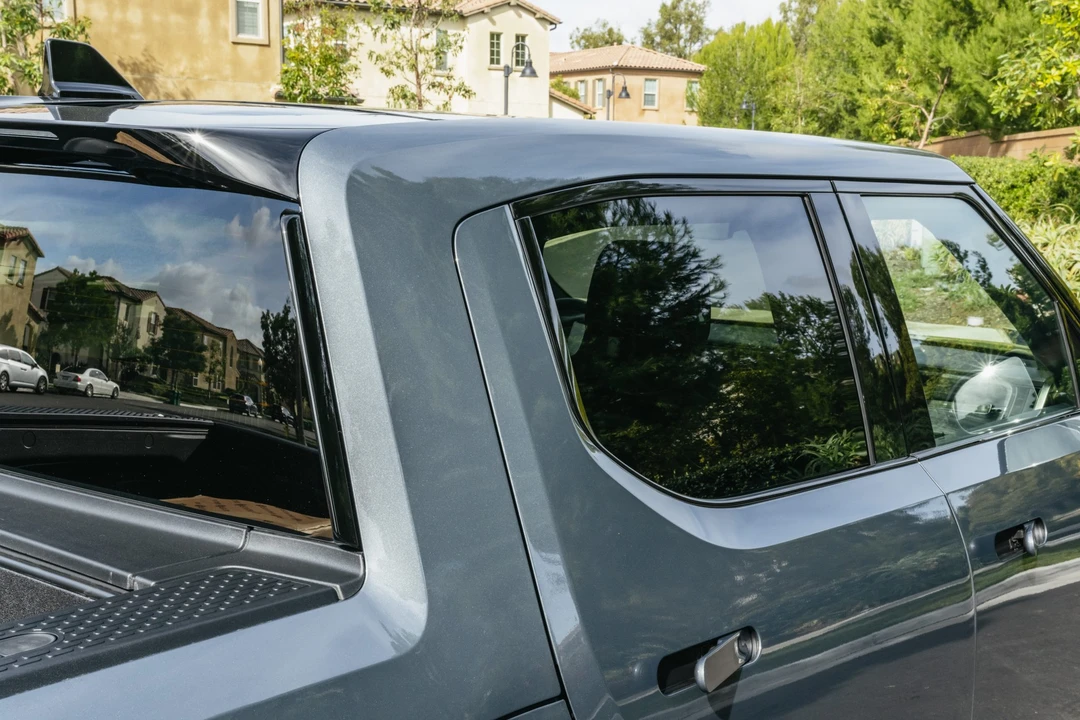 2022 Rivian R1T - Image 18 of 31